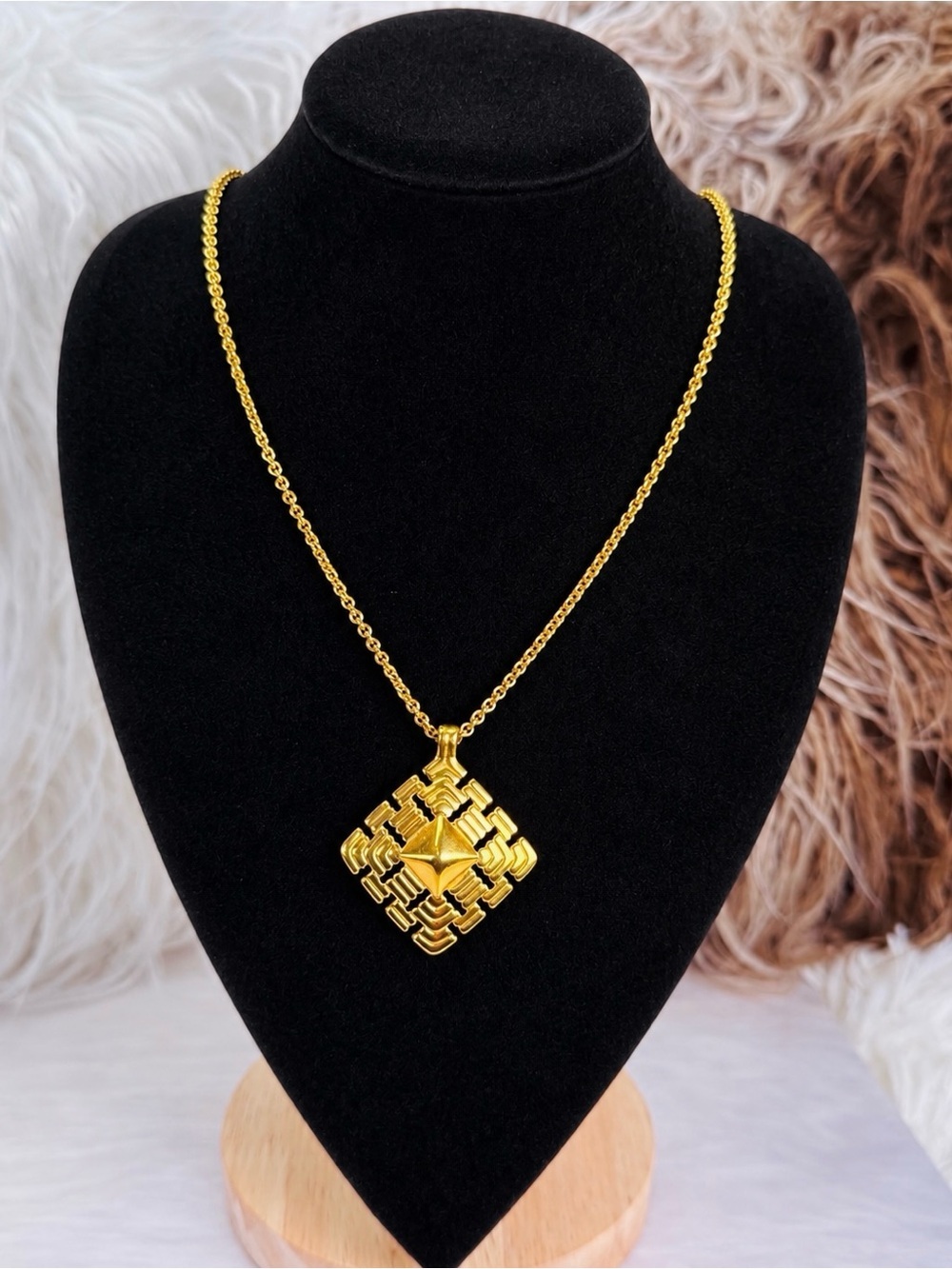 Vintage Monet Gold Tone Geometric Diamond Pendant Chain Necklace